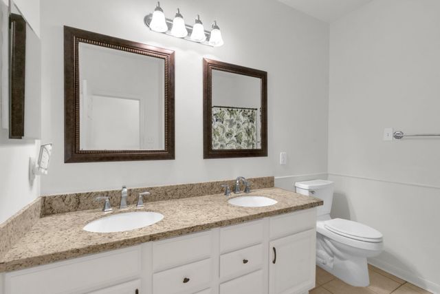 67 E Sterling Pond Circle, The Woodlands, TX 77382