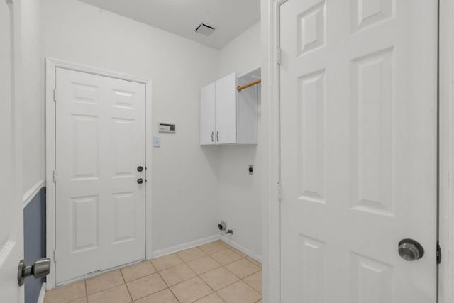 67 E Sterling Pond Circle, The Woodlands, TX 77382