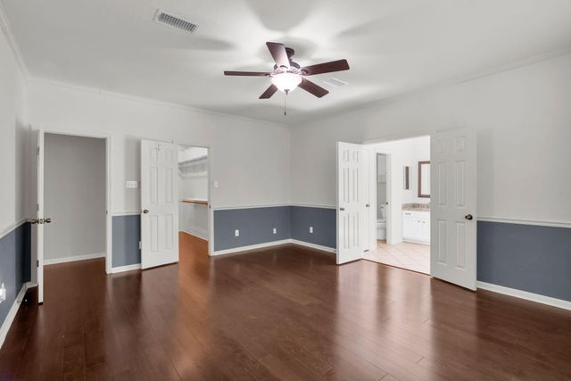 67 E Sterling Pond Circle, The Woodlands, TX 77382