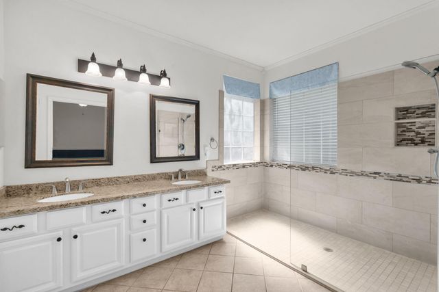 67 E Sterling Pond Circle, The Woodlands, TX 77382