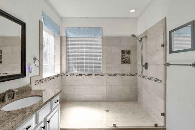 67 E Sterling Pond Circle, The Woodlands, TX 77382
