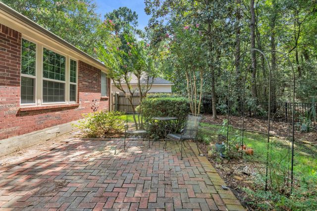 67 E Sterling Pond Circle, The Woodlands, TX 77382