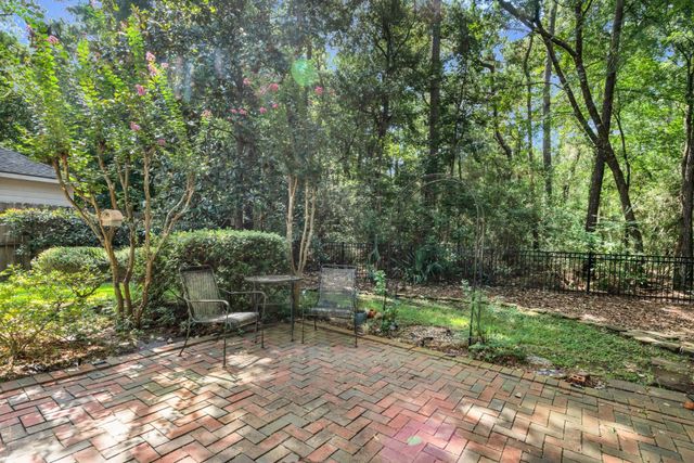 67 E Sterling Pond Circle, The Woodlands, TX 77382