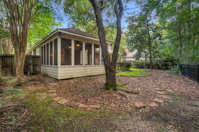 67 E Sterling Pond Circle, The Woodlands, TX 77382