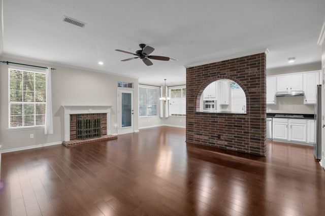 67 E Sterling Pond Circle, The Woodlands, TX 77382