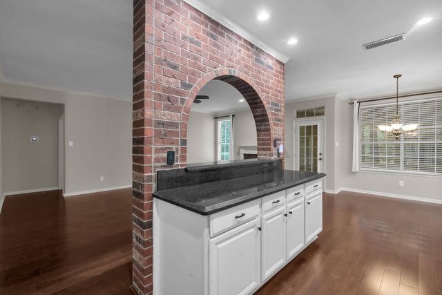 67 E Sterling Pond Circle, The Woodlands, TX 77382