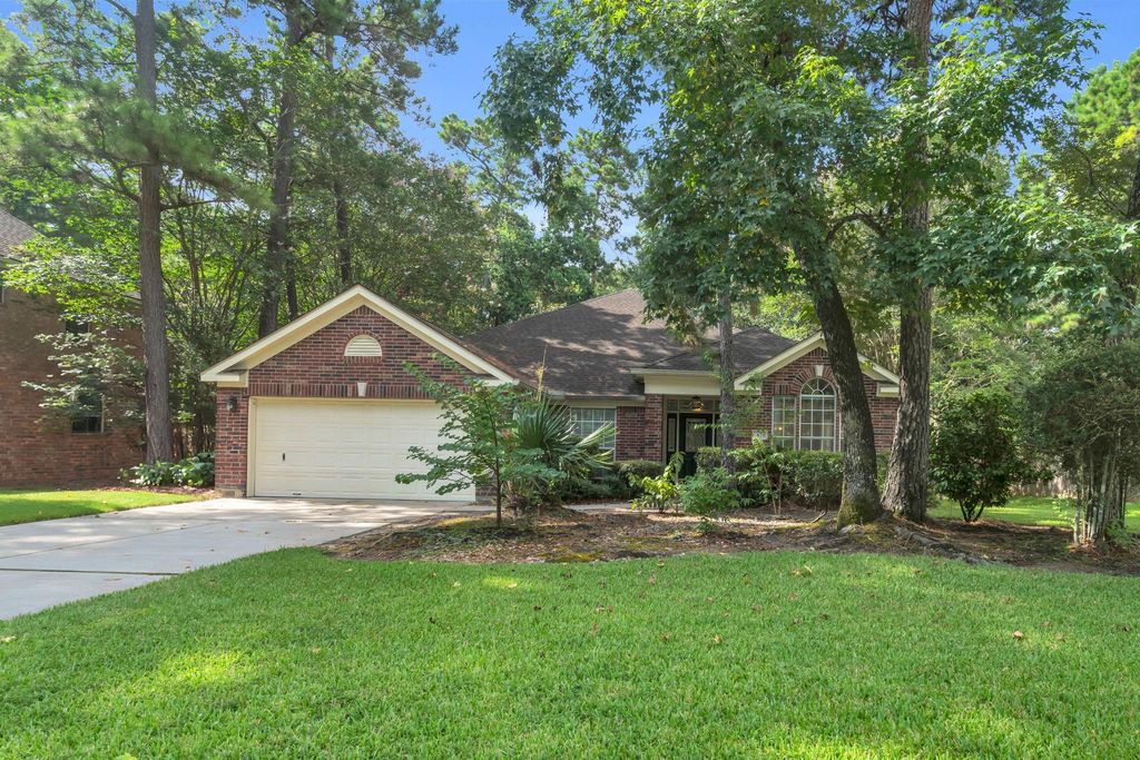 67 E Sterling Pond Circle, The Woodlands, TX 77382