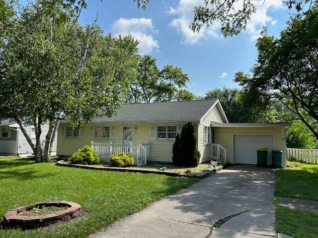 7705 Whitcomb Street, Merrillville, IN 46410