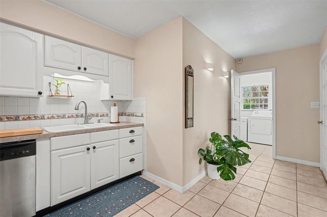 15402 LAKE MAGDALENE BOULEVARD, Tampa, FL 33613