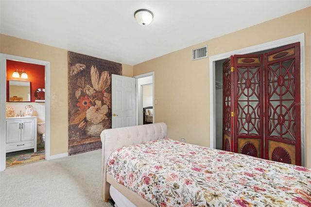 15402 LAKE MAGDALENE BOULEVARD, Tampa, FL 33613