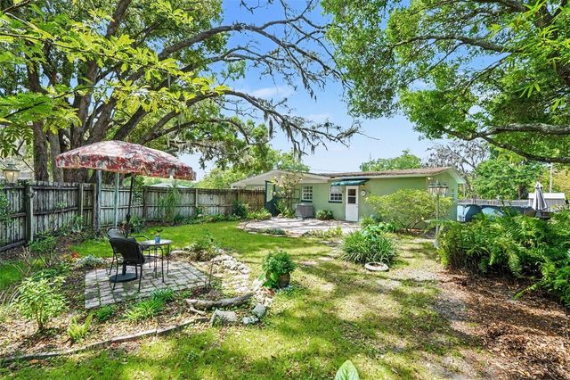 15402 LAKE MAGDALENE BOULEVARD, Tampa, FL 33613