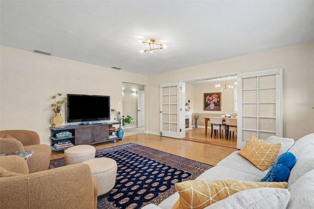 15402 LAKE MAGDALENE BOULEVARD, Tampa, FL 33613