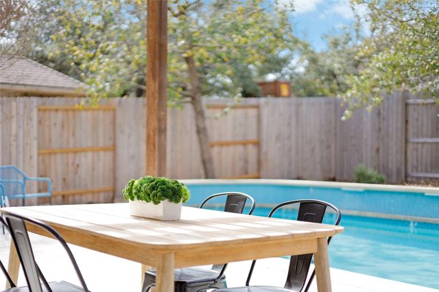 7621 Menler DR, Austin, TX 78735