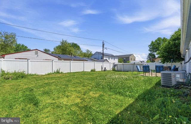 19 EARNSHAW LN, Willingboro, NJ 08046