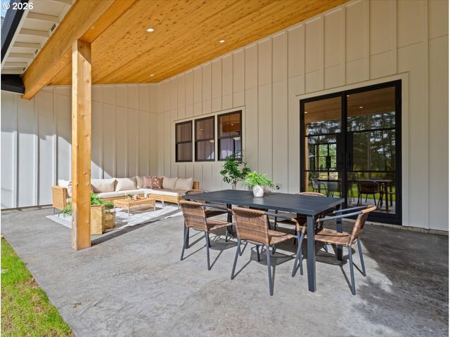 26190 Se HIGHWAY 224, Eagle Creek, OR 97022