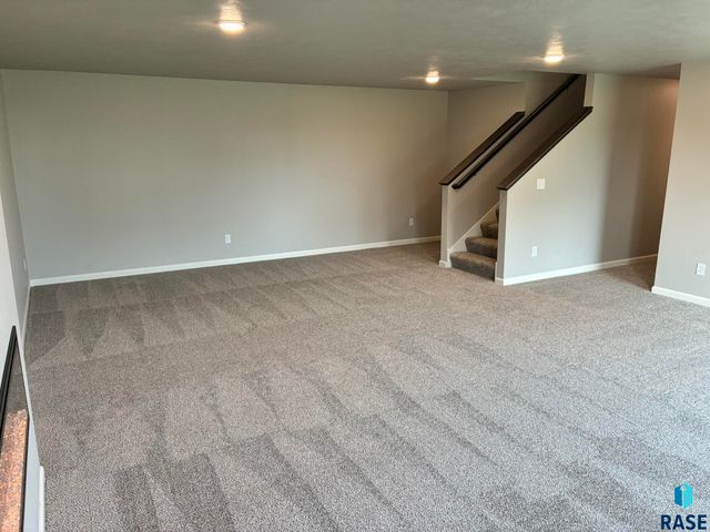 2717 S Copper Creek Ave Avenue, Sioux Falls, SD 57110