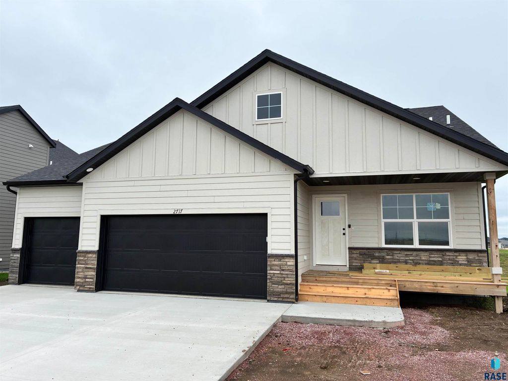 2717 S Copper Creek Ave Avenue, Sioux Falls, SD 57110