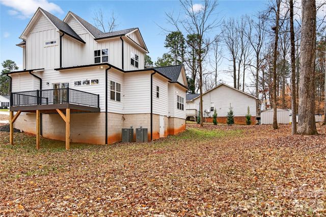 140 Meadowfall Lane, Troutman, NC 28166