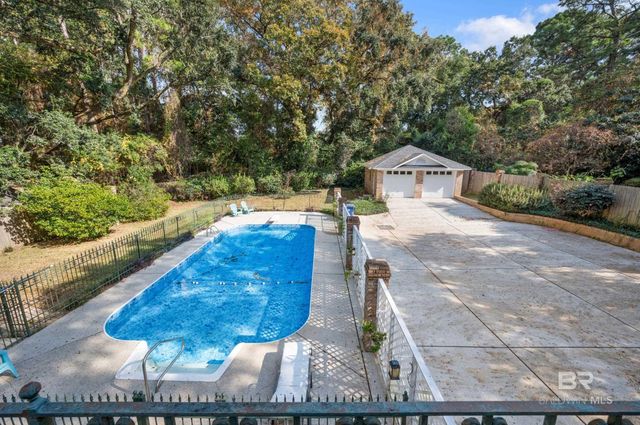 1437 E Regency Oaks Drive, Mobile, AL 36609