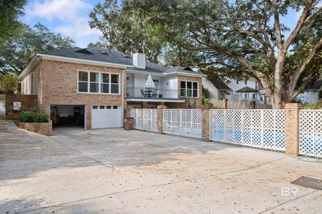 1437 E Regency Oaks Drive, Mobile, AL 36609