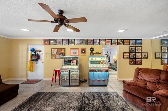 1437 E Regency Oaks Drive, Mobile, AL 36609