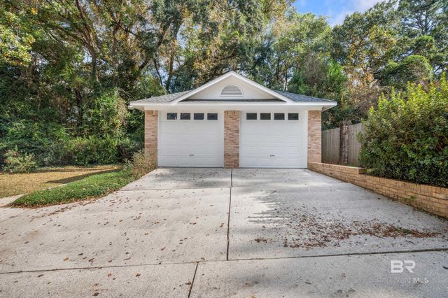 1437 E Regency Oaks Drive, Mobile, AL 36609