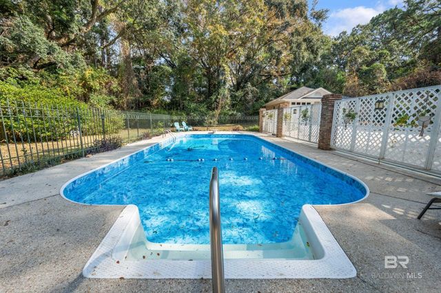 1437 E Regency Oaks Drive, Mobile, AL 36609