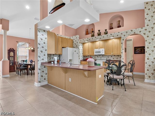 2305 Kismet PKWY W, Cape Coral, FL 33993