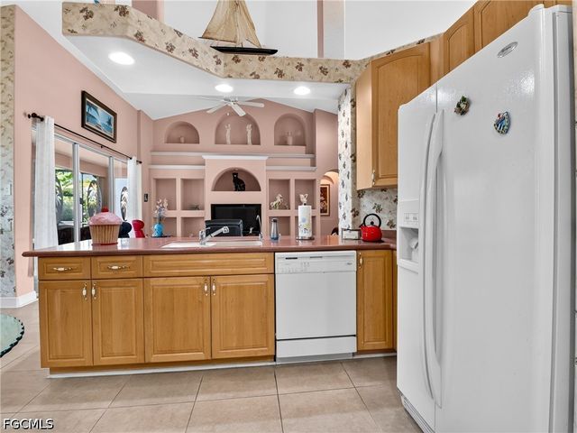 2305 Kismet PKWY W, Cape Coral, FL 33993