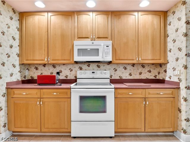2305 Kismet PKWY W, Cape Coral, FL 33993