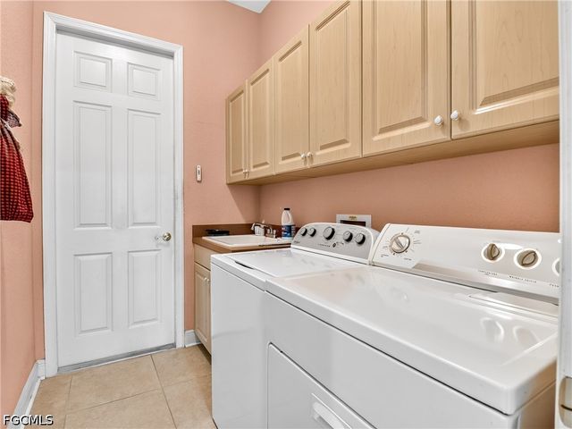 2305 Kismet PKWY W, Cape Coral, FL 33993