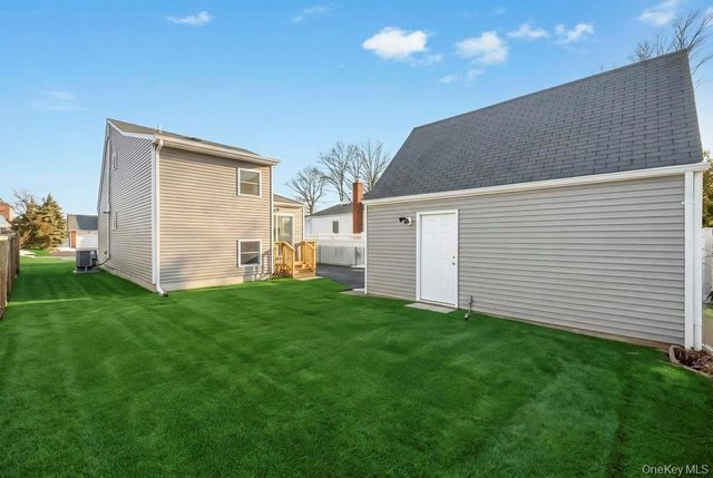 52 Halycon Road, Lindenhurst, NY 11757