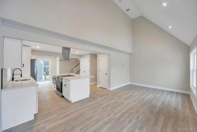 52 Halycon Road, Lindenhurst, NY 11757