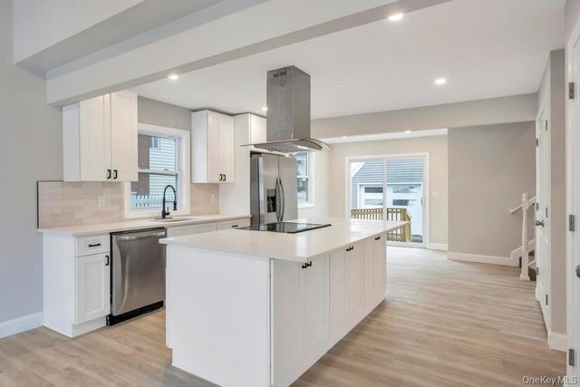 52 Halycon Road, Lindenhurst, NY 11757