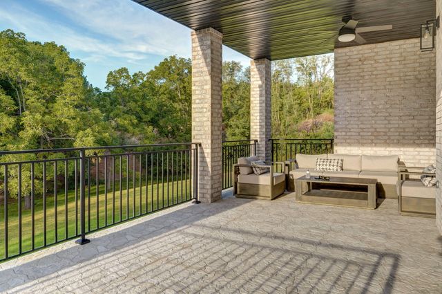 343 W Monarchwood Drive, Nixa, MO 65714