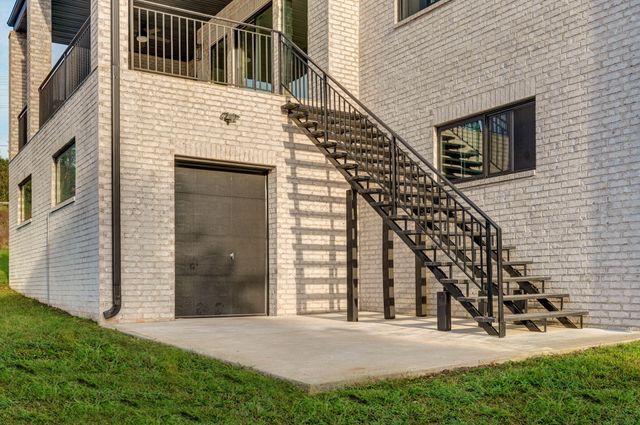 343 W Monarchwood Drive, Nixa, MO 65714