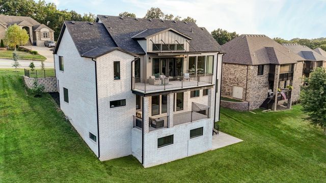 343 W Monarchwood Drive, Nixa, MO 65714