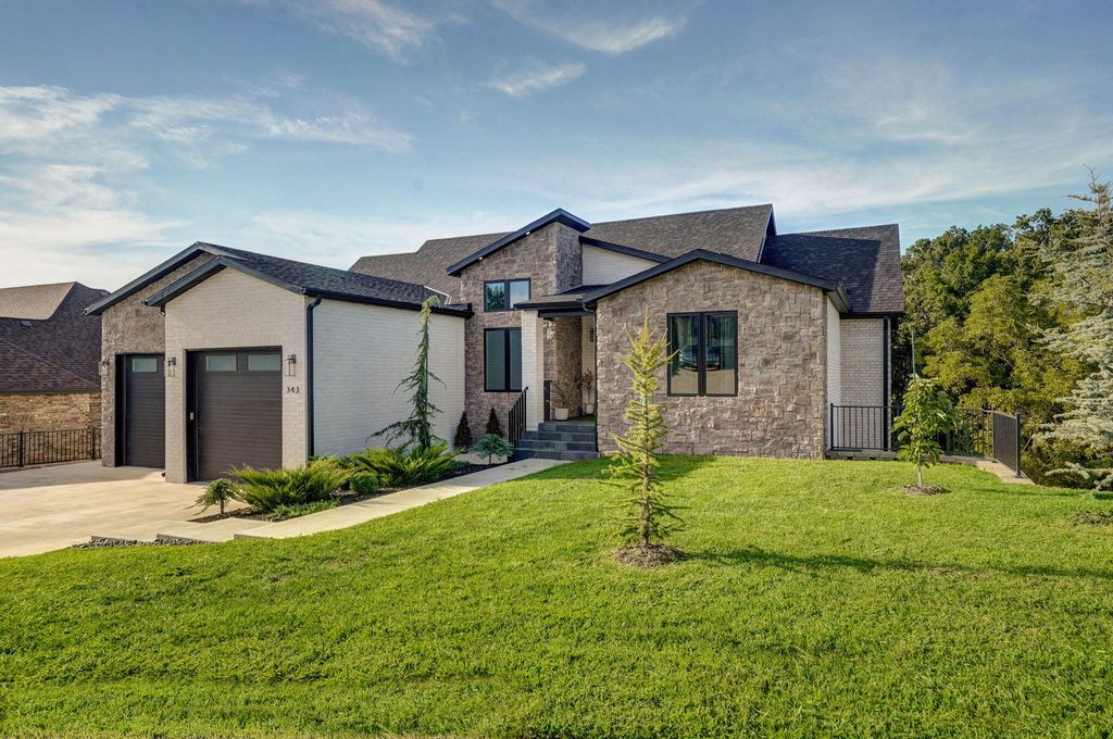 343 W Monarchwood Drive, Nixa, MO 65714