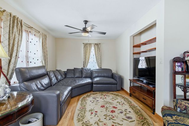 4007 N Washington Street, Westmont, IL 60559