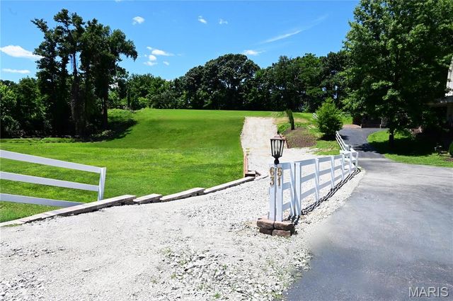 63 S Woods Mill Road, Chesterfield, MO 63017