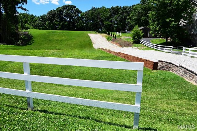 63 S Woods Mill Road, Chesterfield, MO 63017
