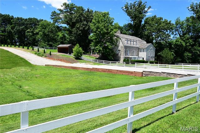 63 S Woods Mill Road, Chesterfield, MO 63017