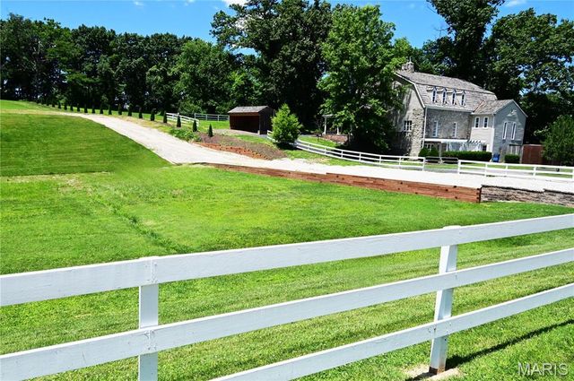63 S Woods Mill Road, Chesterfield, MO 63017