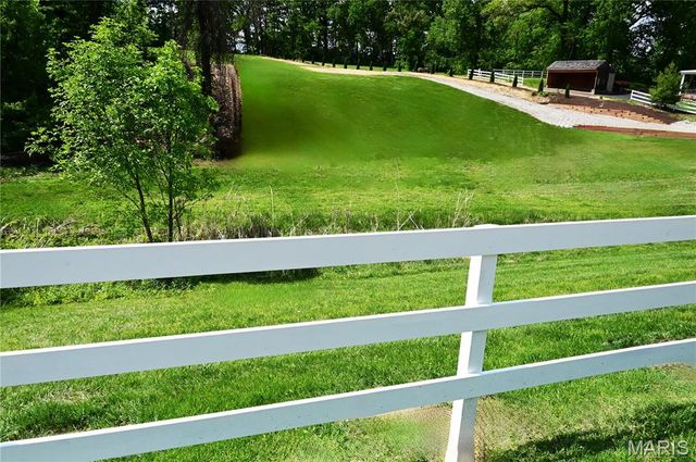 63 S Woods Mill Road, Chesterfield, MO 63017