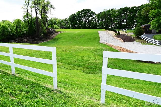 63 S Woods Mill Road, Chesterfield, MO 63017