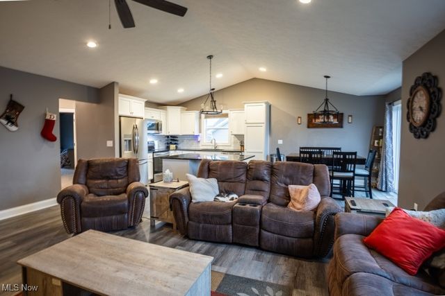 937 Crockett Circle, Canal Fulton, OH 44614