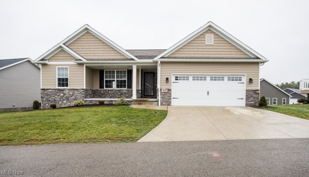 937 Crockett Circle, Canal Fulton, OH 44614