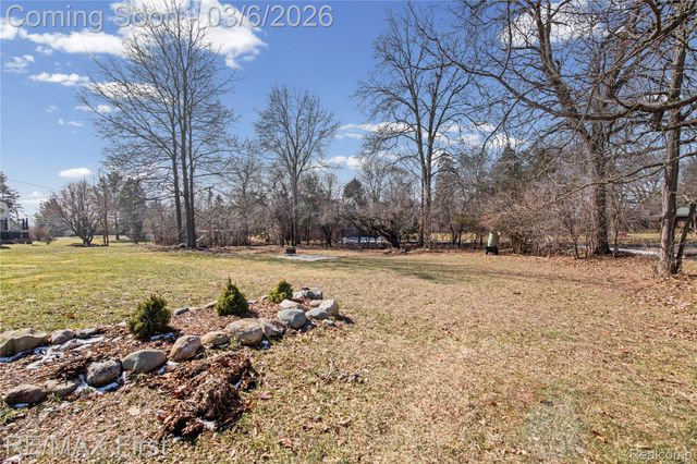 2864 Colonial Trail, Bloomfield Hills, MI 48304