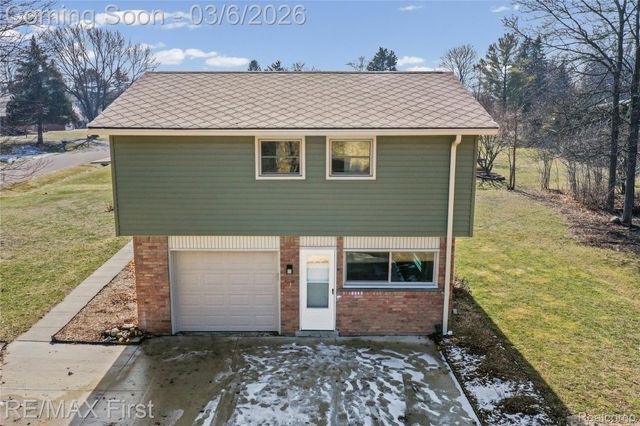 2864 Colonial Trail, Bloomfield Hills, MI 48304