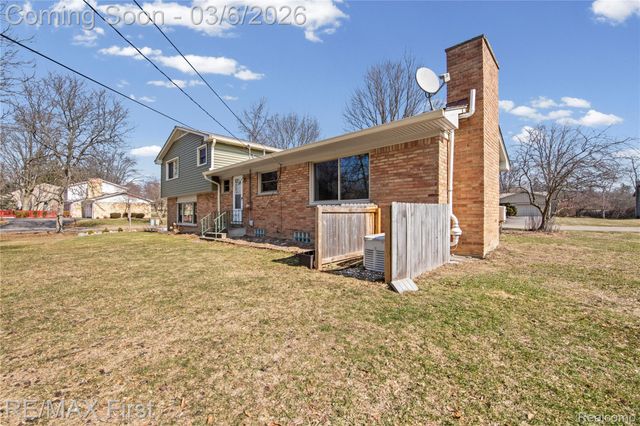 2864 Colonial Trail, Bloomfield Hills, MI 48304